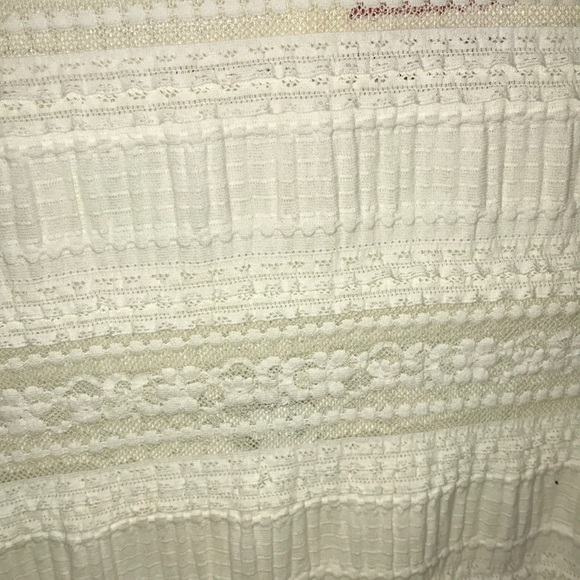 NWT Endless Rose Lace mock neck Top sz XS - Picture 3 of 4